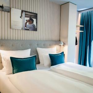Room with Queen Size Bed