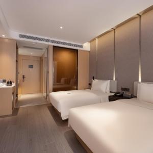 Elegent Twin Room with Inner Window