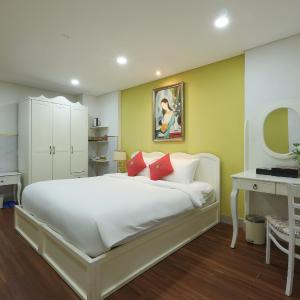 Double or Twin no window with free laundry