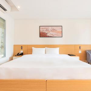 Deluxe Double or Twin Room with City View