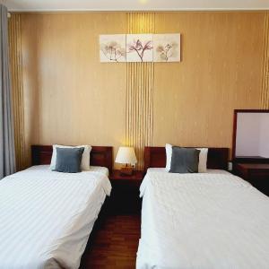 Twin Room with City View