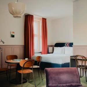 The Corner Suite