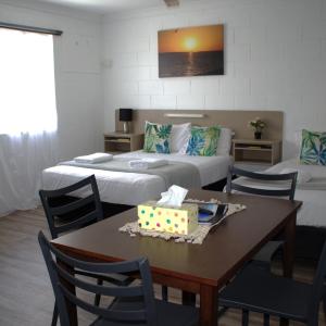 Self Contained Twin Room - Upstairs