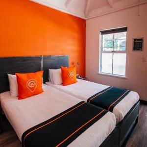 Twin Beds, Private Room (En-Suite Bathroom)