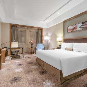 Deluxe King Room - Non-Smoking