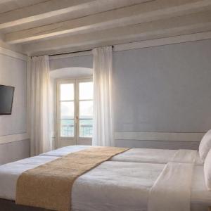 Deluxe Double or Twin Room with Lake View