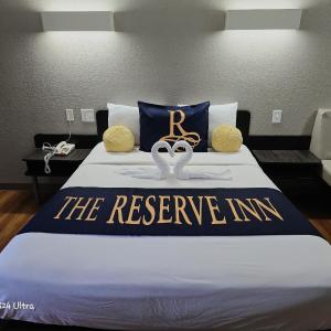 Deluxe Queen Suite
