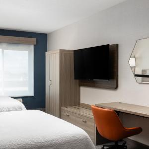 Queen Suite - Top Floor/Quiet Zone