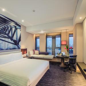 Club King Room with River View