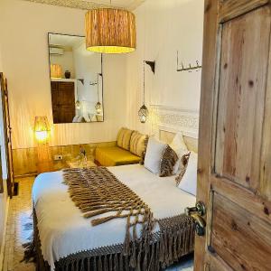 Comfort Double Room with Private Bathroom (JININA)