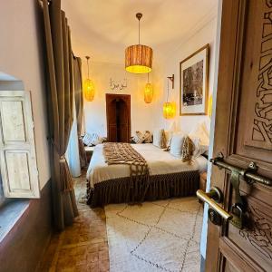 Comfort Double Room with Private Bathroom (LUISA)