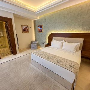 Superior King Suite