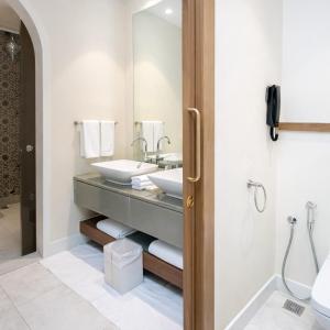 Junior King Suite with City View