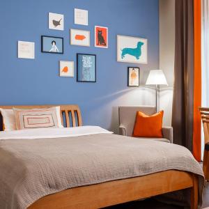 Single Room Orange