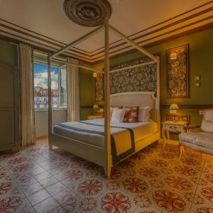Superior Double Room with Square View