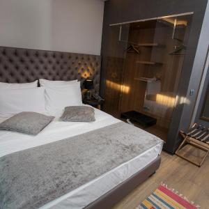 Superior Queen Room with Parking Spot