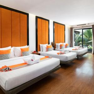 Super Family Deluxe With Balcony Pool View @ Free Pickup