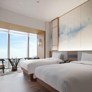 Club Twin Room with Club Lounge Access - Non-Smoking