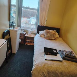 Single Room with Shared Bathroom
