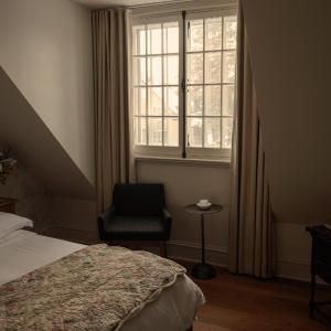 Deluxe Queen Suite