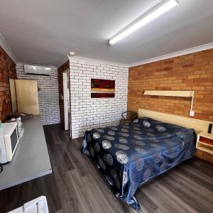 Pet Friendly Queen Room