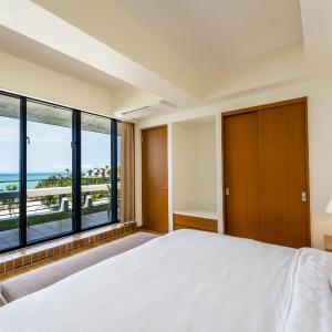 MB Suite Room with Ocean View and Lounge Access - Non-Smoking