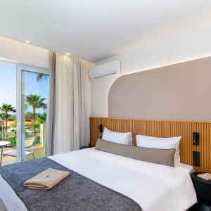 Premium Triple Room with Side Sea View