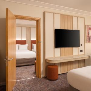 Connecting Rooms with Three Beds