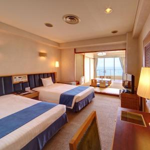 Ocean View Japanese-Western Style Room for 4–5 Guests (Main Building, Non-Smoking)