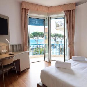 Deluxe Room with Sea View