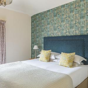 Family Room (sleeps 4)