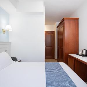 Small Double Room - Non-Smoking