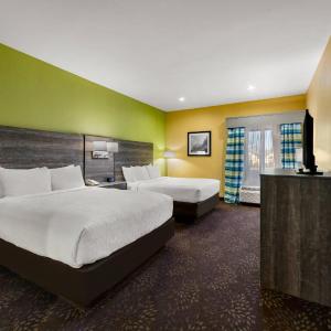 Quadruple Room with Two Queen Beds - Disability Access/Non Smoking