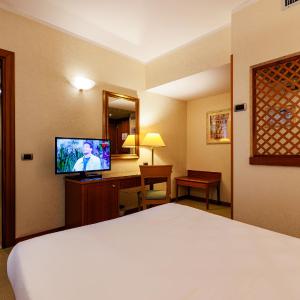 Double Room (1 Adult + 1 Child)