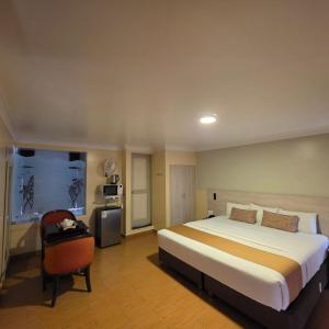 Suite with Hot Tub