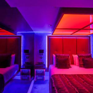 Suite with Hot Tub