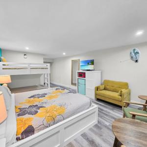 Family King Suite with Bunk Beds - Non-Smoking