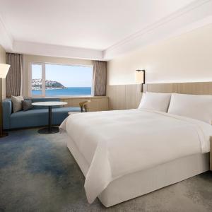 Executive Beach King, Club lounge access,  1 King, Haeundae Beach view