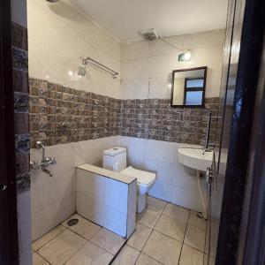 Standard Twin Room with Mountain View