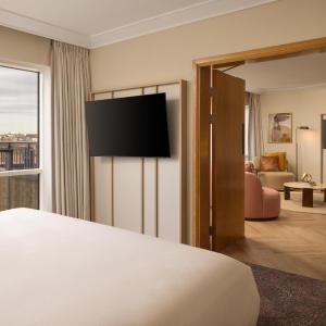 One-Bedroom King Executive Suite with Balcony