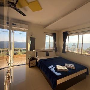 Two-Bedroom Suite with Living Room 