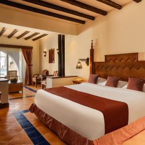 Junior Suite with Direct Pool Access