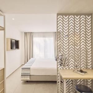 One-Bedroom Suite with Sea View