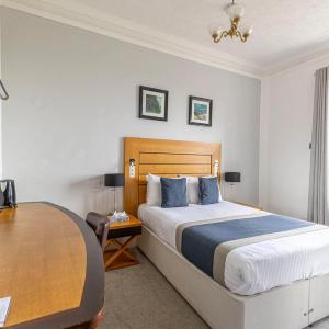 Double or Twin Room with Sea View