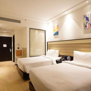 Twin Room with complimentary 2 glass of freshly crafted beer and 2 piece of cloths of ironing