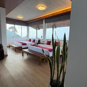 Deluxe Family Suite