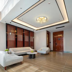 Deluxe Suite with Garden View
