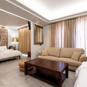 Suite with Hot Tub