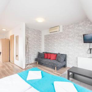 Deluxe Studio (3 Adults)