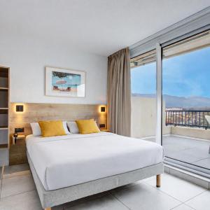 Superior Family Suite with Rooftop Terrace and Air Conditioning - Mountain View